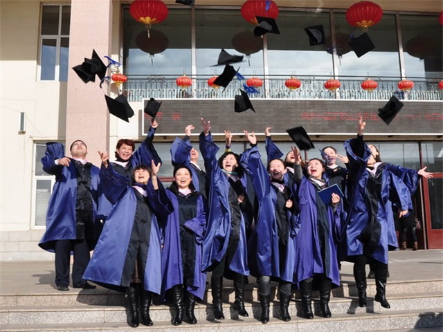 中俄首届培养硕士研究生顺利毕业